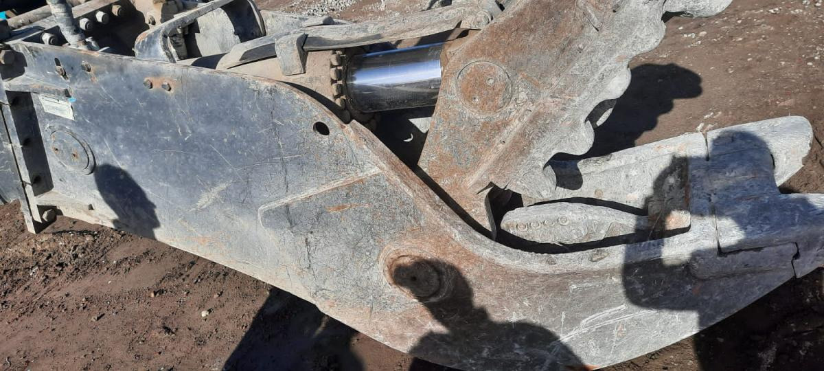 MBI MCP 910 IT - Demolition shears for Construction machinery: picture 3 MBI MCP 910 IT - Demolition shears for Construction machinery: picture 3