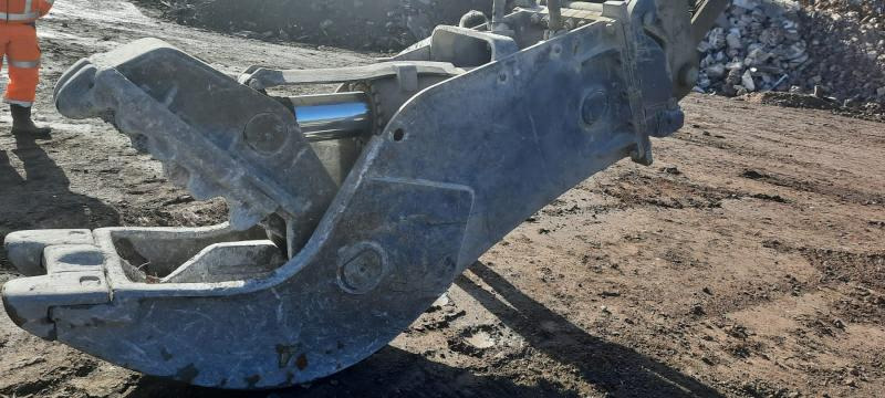 MBI MCP 910 IT - Demolition shears for Construction machinery: picture 2 MBI MCP 910 IT - Demolition shears for Construction machinery: picture 2