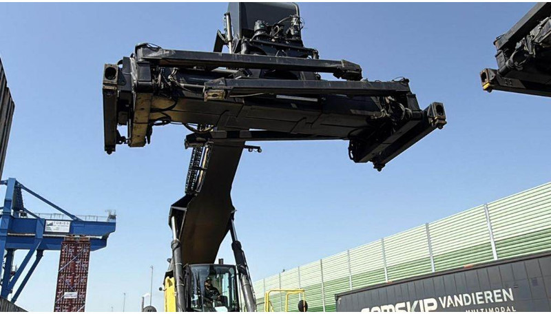 Hyster RS4636IH - Reach stacker: picture 4 Hyster RS4636IH - Reach stacker: picture 4