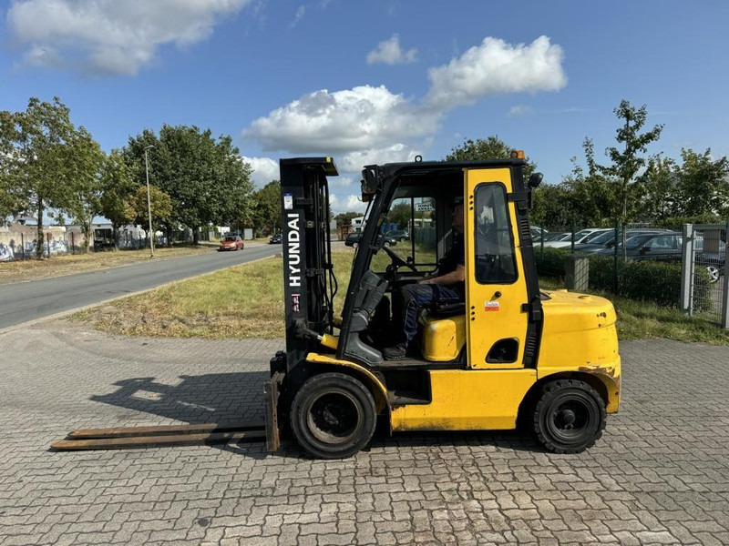 Hyundai 33D-7E - Diesel forklift: picture 2 Hyundai 33D-7E - Diesel forklift: picture 2