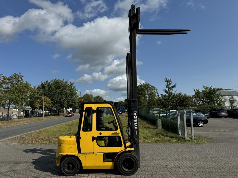 Hyundai 33D-7E - Diesel forklift: picture 3 Hyundai 33D-7E - Diesel forklift: picture 3