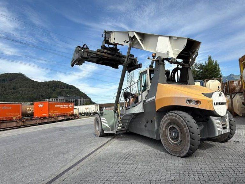 Liebherr LRS545 Intermodal - Reach stacker: picture 1 Liebherr LRS545 Intermodal - Reach stacker: picture 1