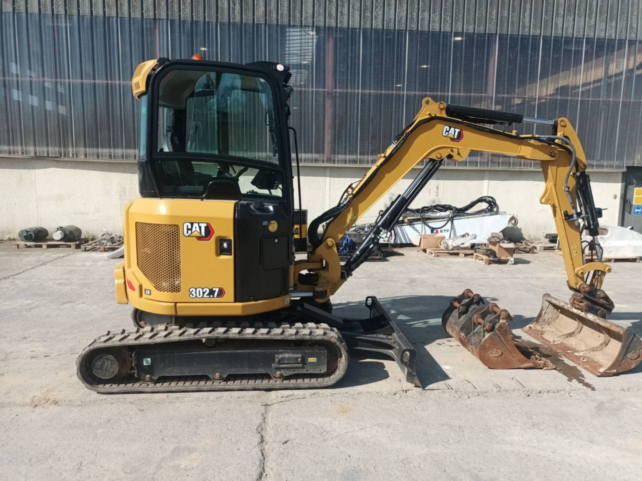 Crawler excavator CAT 302.7: picture 8