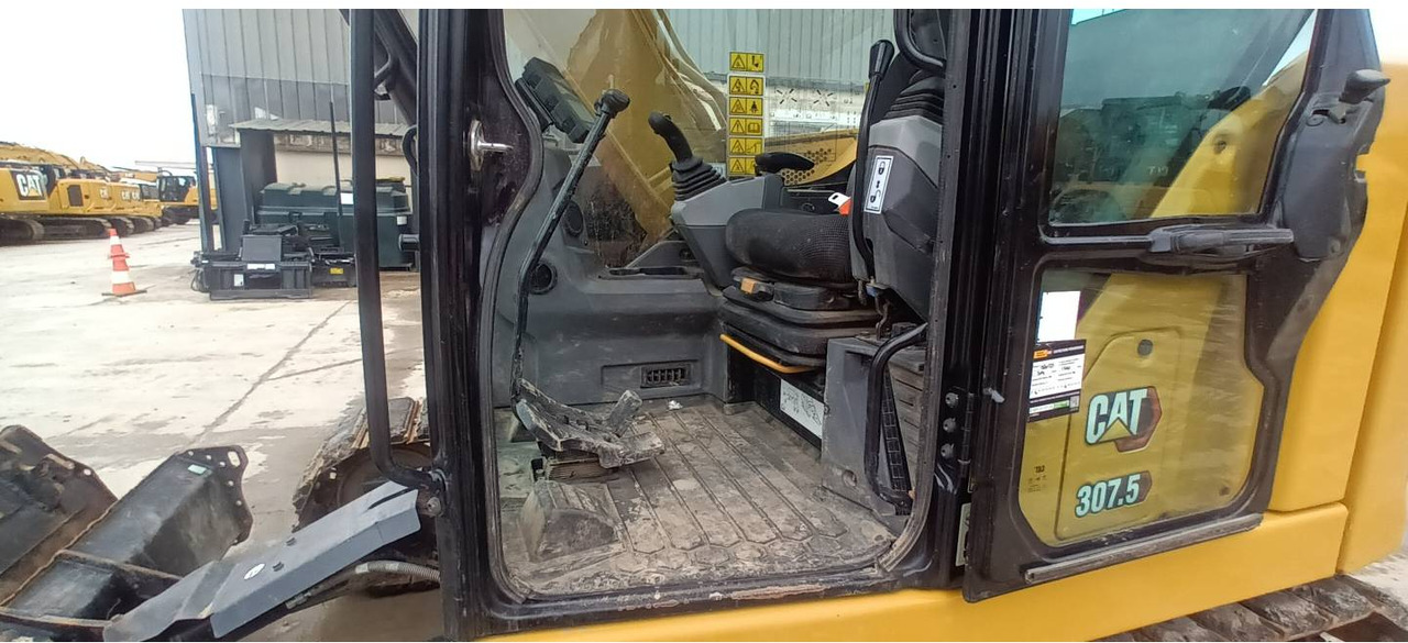 Crawler excavator CAT 307.5: picture 13