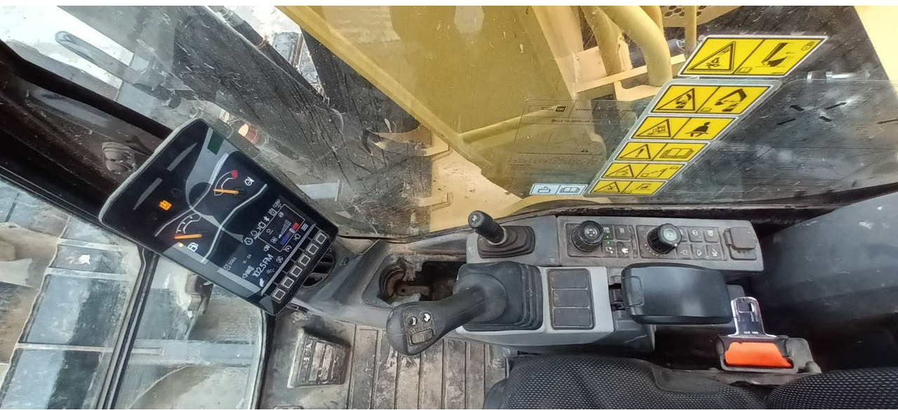 Crawler excavator CAT 307.5: picture 15