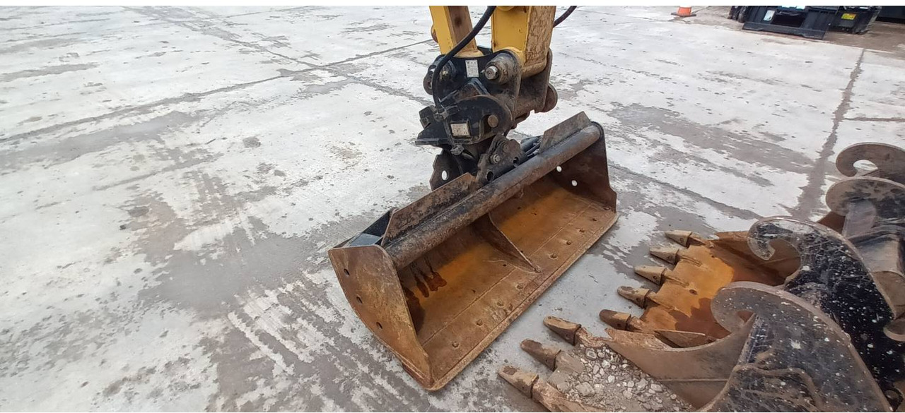 Crawler excavator CAT 307.5: picture 16