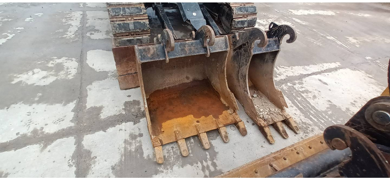 Crawler excavator CAT 307.5: picture 19