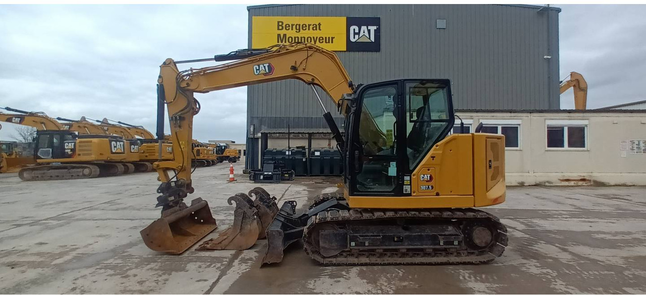Crawler excavator CAT 307.5: picture 9