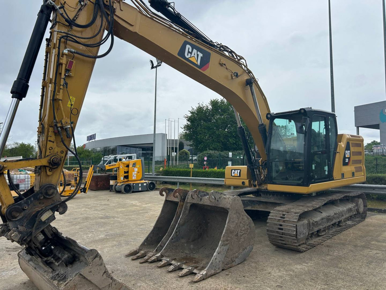 CAT 320 - Crawler excavator: picture 2 CAT 320 - Crawler excavator: picture 2