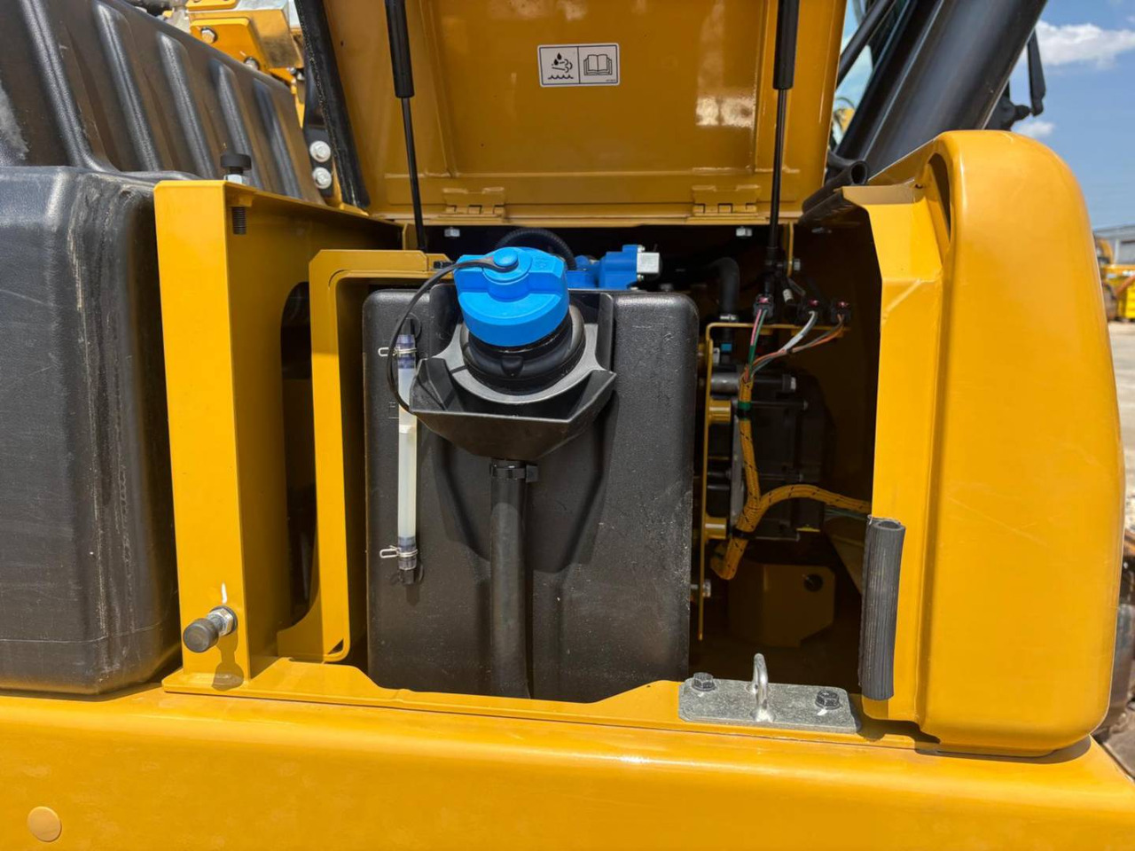 Crawler excavator CAT 320 GC: picture 20