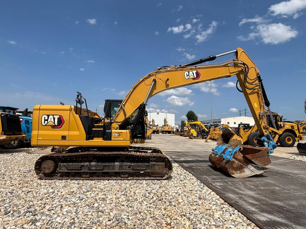 Crawler excavator CAT 320 GC: picture 11