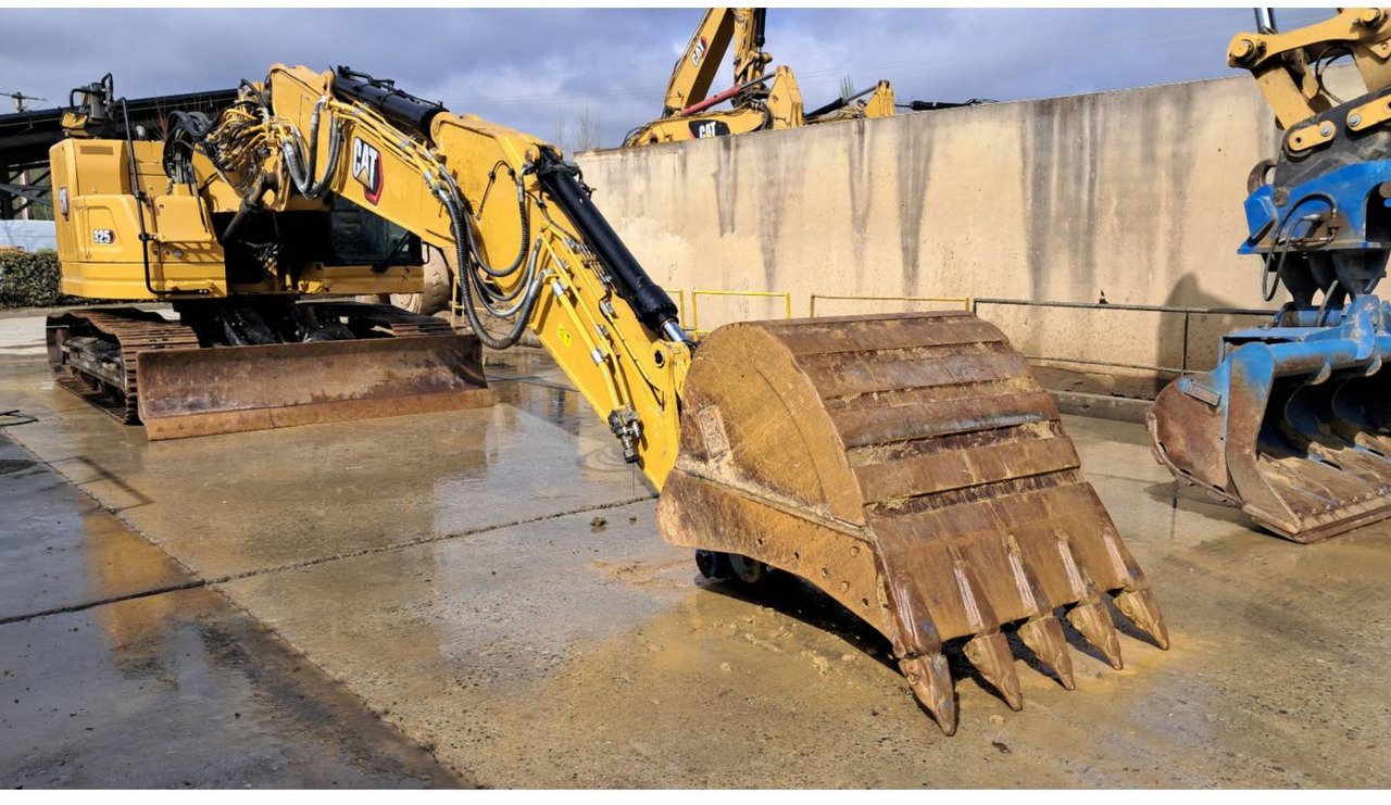 CAT 325 - Crawler excavator: picture 2 CAT 325 - Crawler excavator: picture 2