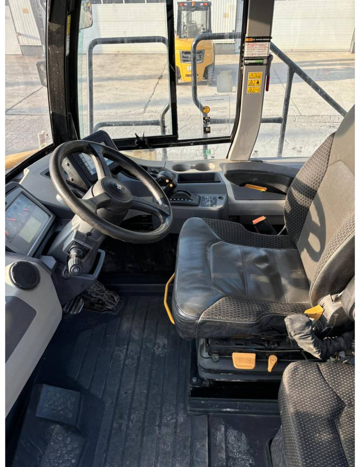 Articulated dumper CAT 730: picture 12