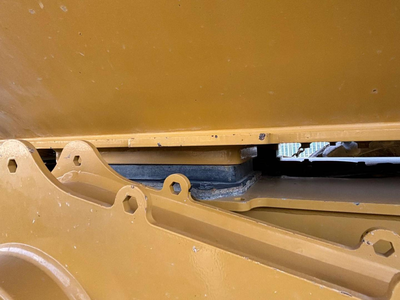 Articulated dumper CAT 730: picture 22