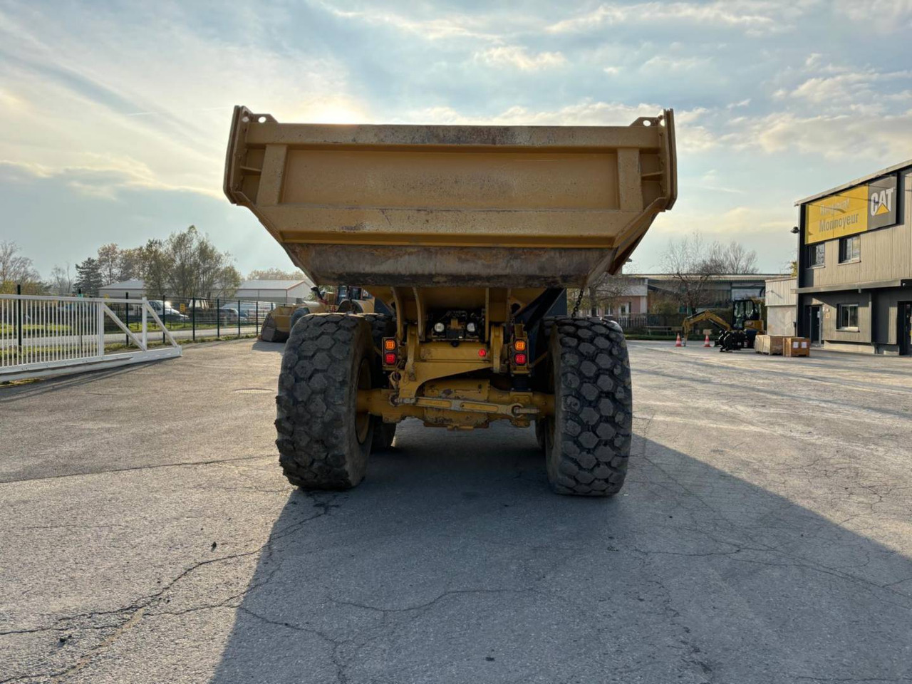 Articulated dumper CAT 730: picture 15
