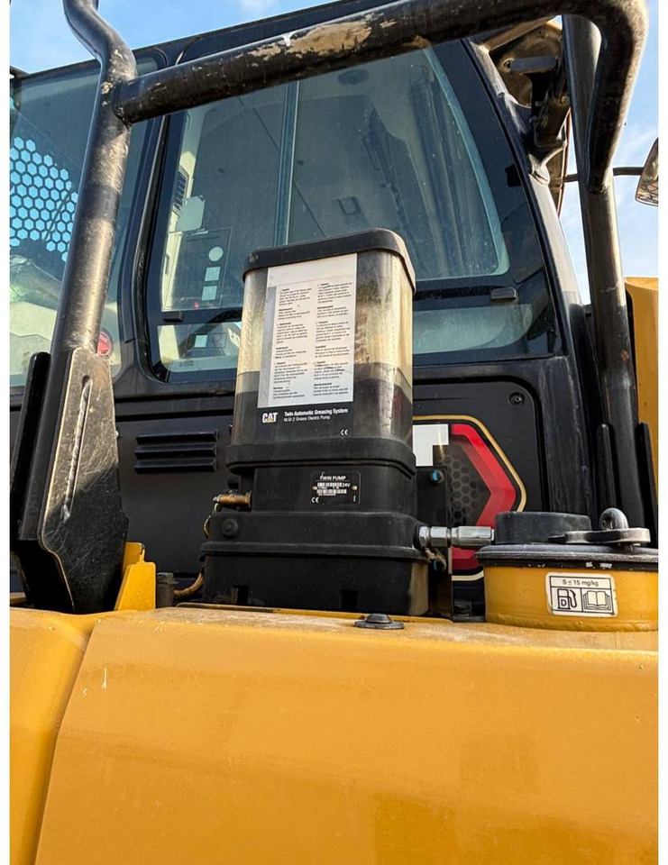 Articulated dumper CAT 730: picture 23