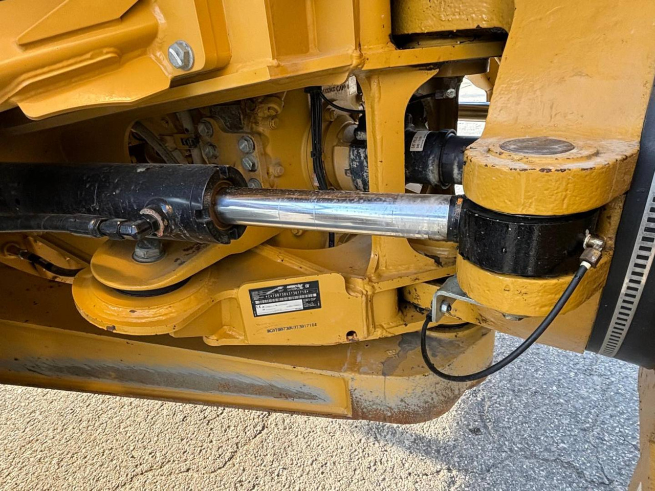 Articulated dumper CAT 730: picture 6