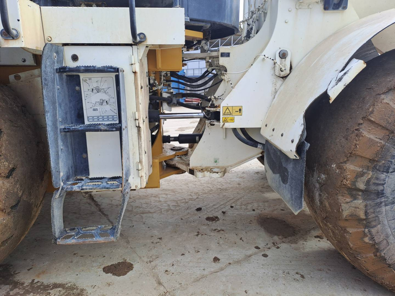 Wheel loader CAT 966M: picture 14