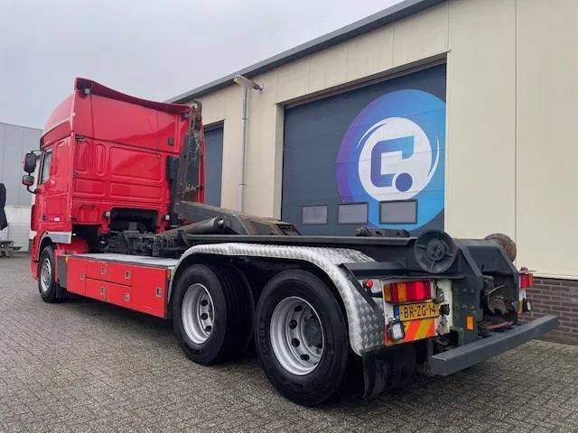 DAF XF 105 .460 FAS Euro 5 - Haakarmsysteem - Hooklift - Abrolkipper - Year 2006 - TUV 05-2025 - Hook lift truck: picture 4 DAF XF 105 .460 FAS Euro 5 - Haakarmsysteem - Hooklift - Abrolkipper - Year 2006 - TUV 05-2025 - Hook lift truck: picture 4