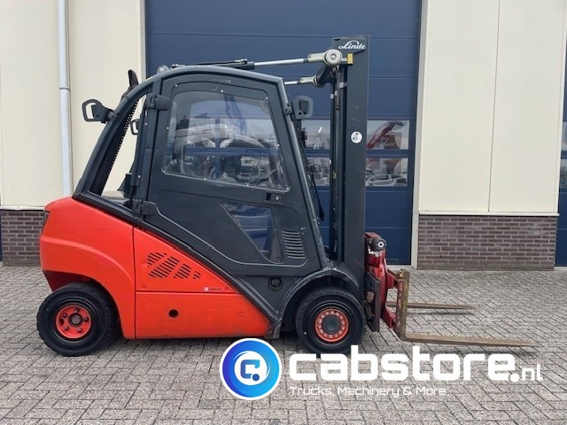 Linde H25D Forklift - Heftruck - Bouwjaar 2011 - Roterende vorkenklem - Freelift - Lifthoogte 480 cm - Diesel forklift: picture 1 Linde H25D Forklift - Heftruck - Bouwjaar 2011 - Roterende vorkenklem - Freelift - Lifthoogte 480 cm - Diesel forklift: picture 1