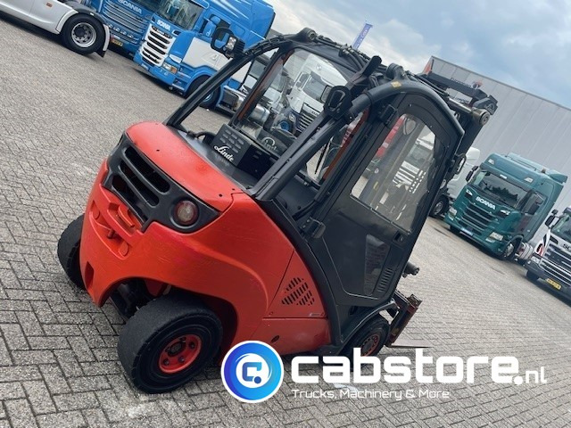 Linde H25D Forklift - Heftruck - Bouwjaar 2011 - Roterende vorkenklem - Freelift - Lifthoogte 480 cm - Diesel forklift: picture 4 Linde H25D Forklift - Heftruck - Bouwjaar 2011 - Roterende vorkenklem - Freelift - Lifthoogte 480 cm - Diesel forklift: picture 4