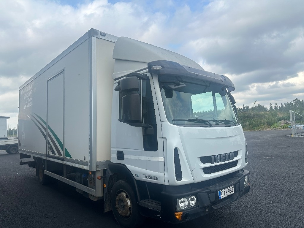 Iveco Eurocargo 100 E22  - Box truck: picture 2 Iveco Eurocargo 100 E22  - Box truck: picture 2