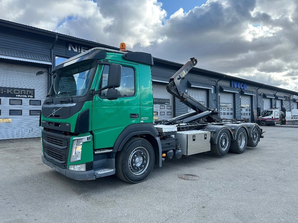 Volvo FM 420 8x2/4 - Hook lift truck: picture 1 Volvo FM 420 8x2/4 - Hook lift truck: picture 1