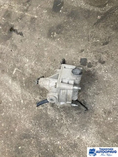 DAF Relay valave – DAF 1808338 - Relay for Truck: picture 2 DAF Relay valave – DAF 1808338 - Relay for Truck: picture 2