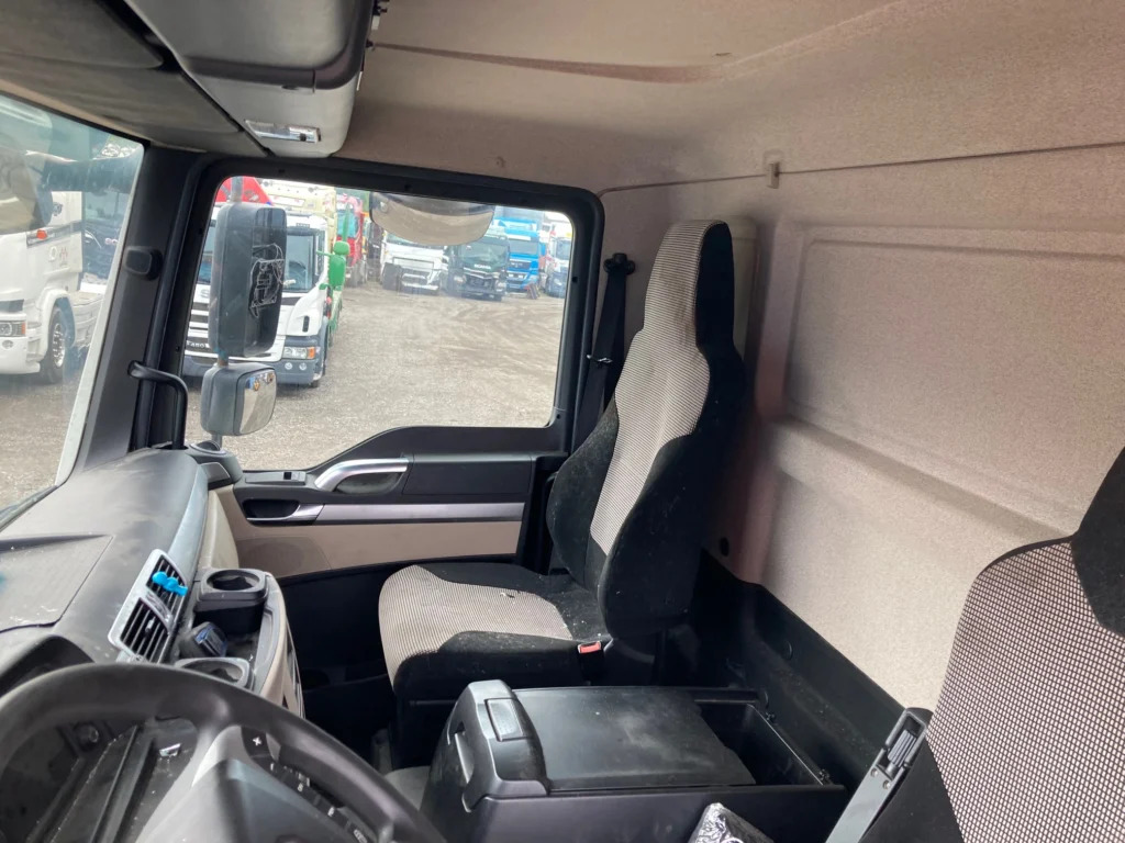 Curtainsider truck MAN TGM 26.290 6X2/4: picture 12 Curtainsider truck MAN TGM 26.290 6X2/4: picture 12