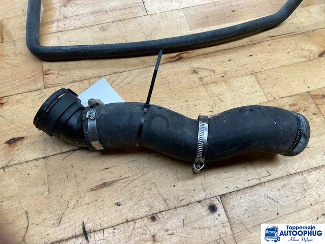 Scania Køler slange Scania 2258815 - Engine and parts for Truck: picture 1 Scania Køler slange Scania 2258815 - Engine and parts for Truck: picture 1