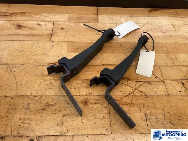 Scania spoiler beslag – Scania 3045726 – Scania 2488451 - Body and exterior for Truck: picture 1 Scania spoiler beslag – Scania 3045726 – Scania 2488451 - Body and exterior for Truck: picture 1