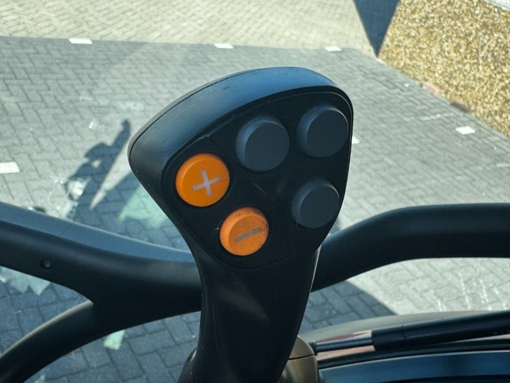 Farm tractor Case IH Farmall 100C, loader ready, EHR, 2023!!: picture 25