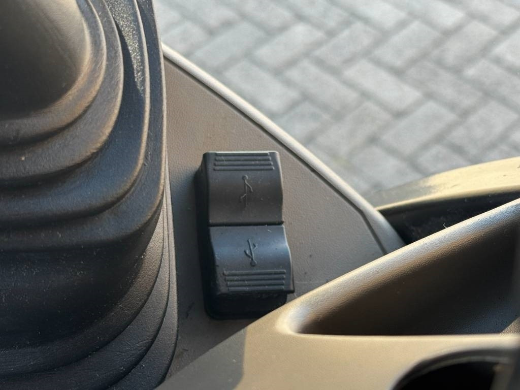 Farm tractor Case IH Farmall 100C, loader ready, EHR, 2023!!: picture 29