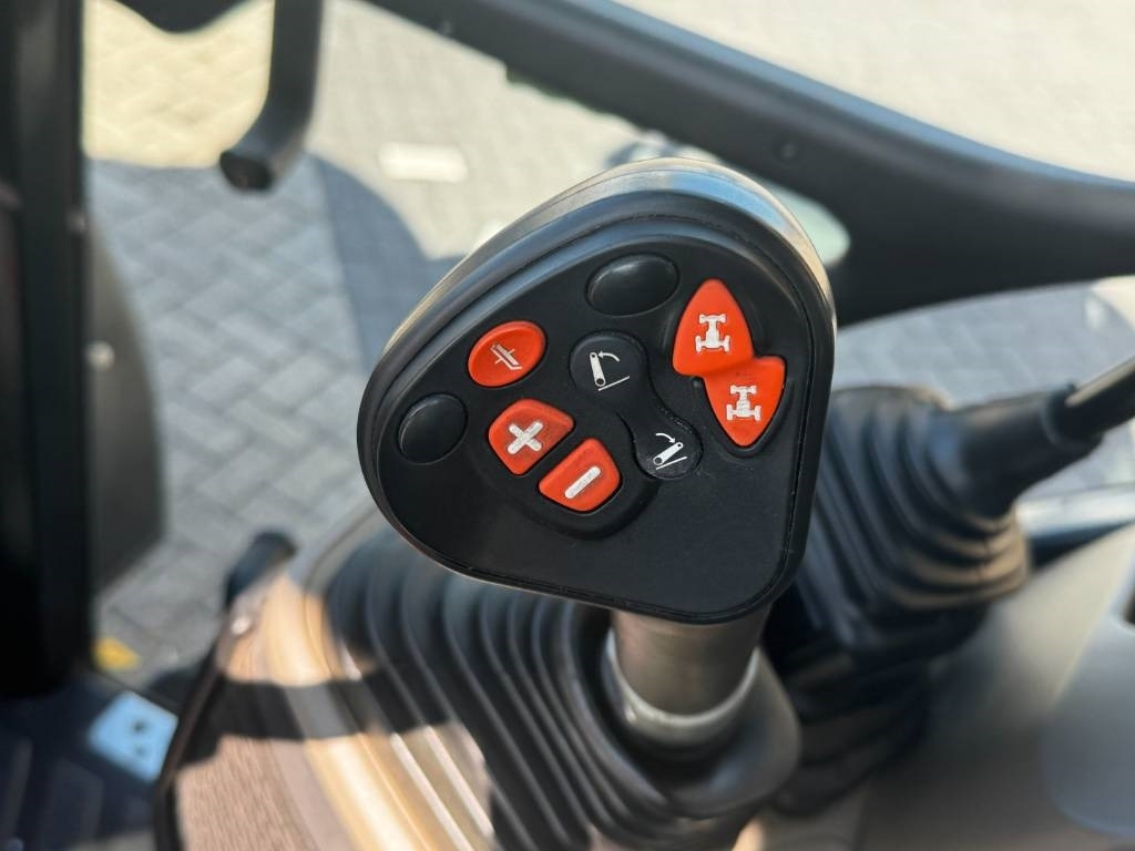 Farm tractor Case IH Farmall 100C, loader ready, EHR, 2023!!: picture 24