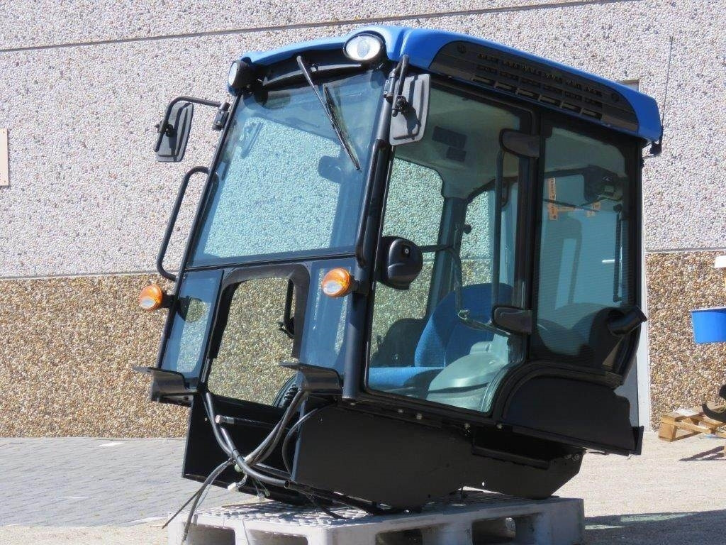 New Holland TK - Cab for Construction machinery: picture 2 New Holland TK - Cab for Construction machinery: picture 2