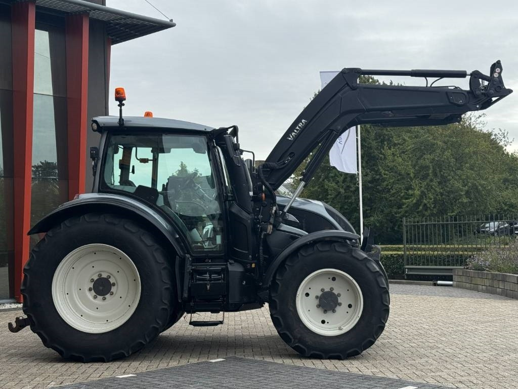 Farm tractor Valtra N174D, Frontlinkage + PTO, Frontloader, 3846 hours: picture 10 Farm tractor Valtra N174D, Frontlinkage + PTO, Frontloader, 3846 hours: picture 10