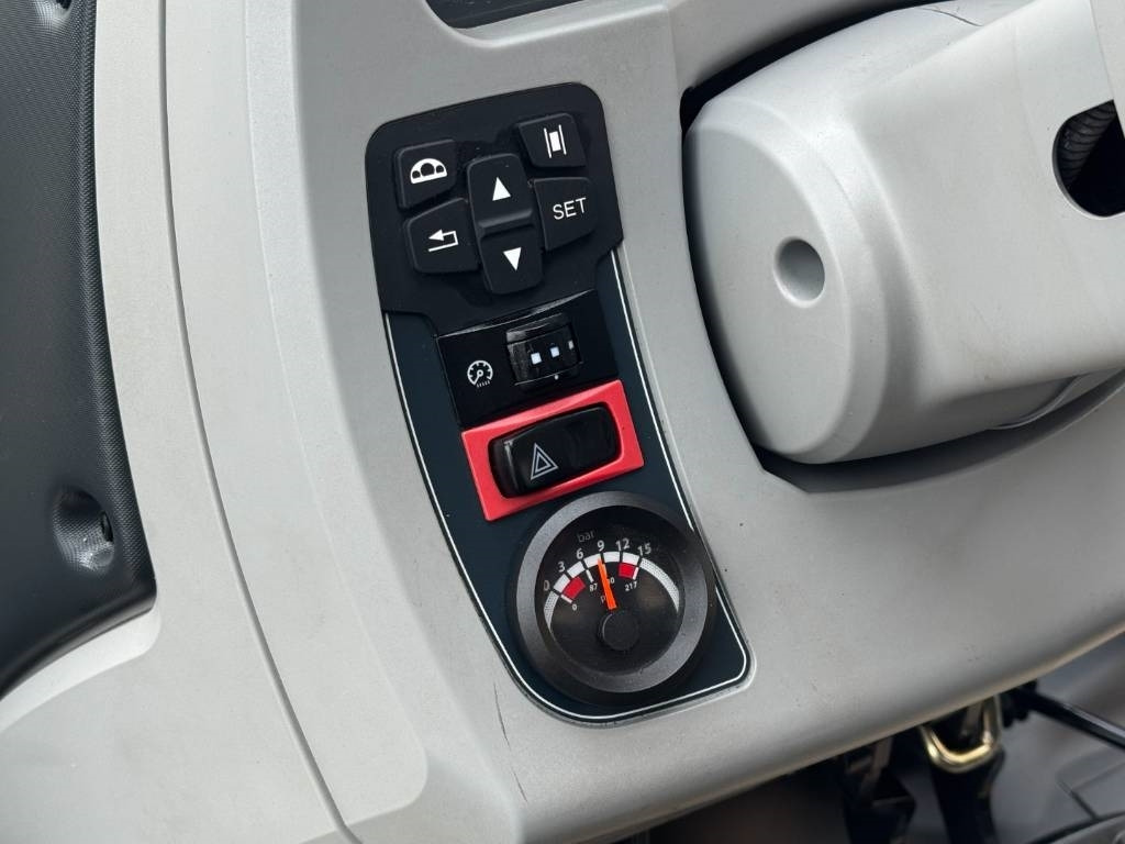 Farm tractor Valtra N174D, Frontlinkage + PTO, Frontloader, 3846 hours: picture 33 Farm tractor Valtra N174D, Frontlinkage + PTO, Frontloader, 3846 hours: picture 33