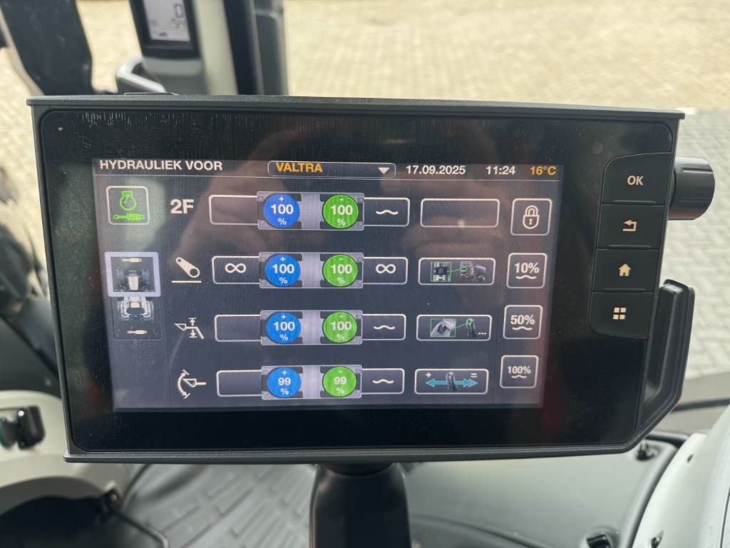 Farm tractor Valtra N174D, Frontlinkage + PTO, Frontloader, 3846 hours: picture 28 Farm tractor Valtra N174D, Frontlinkage + PTO, Frontloader, 3846 hours: picture 28