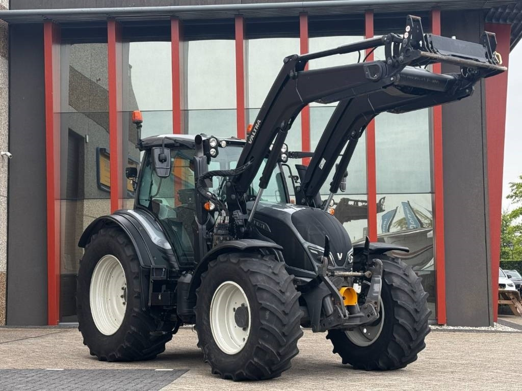 Farm tractor Valtra N174D, Frontlinkage + PTO, Frontloader, 3846 hours: picture 8 Farm tractor Valtra N174D, Frontlinkage + PTO, Frontloader, 3846 hours: picture 8