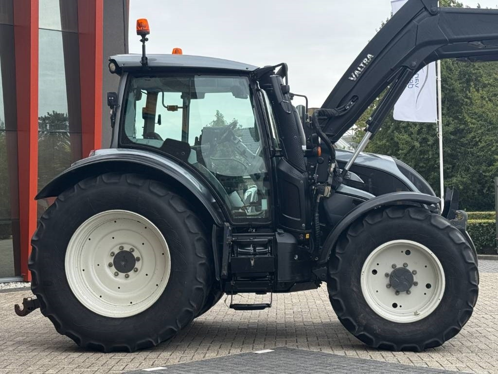 Farm tractor Valtra N174D, Frontlinkage + PTO, Frontloader, 3846 hours: picture 11 Farm tractor Valtra N174D, Frontlinkage + PTO, Frontloader, 3846 hours: picture 11