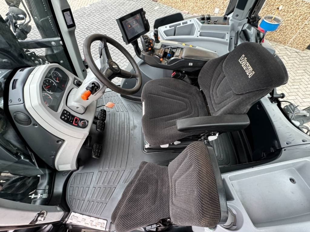 Farm tractor Valtra N174D, Frontlinkage + PTO, Frontloader, 3846 hours: picture 20 Farm tractor Valtra N174D, Frontlinkage + PTO, Frontloader, 3846 hours: picture 20