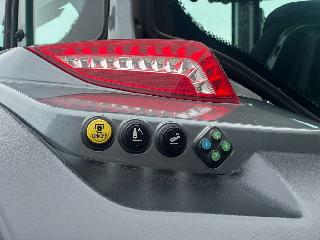 Farm tractor Valtra N174D, Frontlinkage + PTO, Frontloader, 3846 hours: picture 17 Farm tractor Valtra N174D, Frontlinkage + PTO, Frontloader, 3846 hours: picture 17