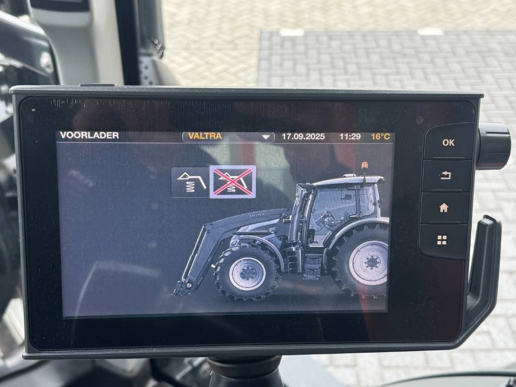Farm tractor Valtra N174D, Frontlinkage + PTO, Frontloader, 3846 hours: picture 29 Farm tractor Valtra N174D, Frontlinkage + PTO, Frontloader, 3846 hours: picture 29