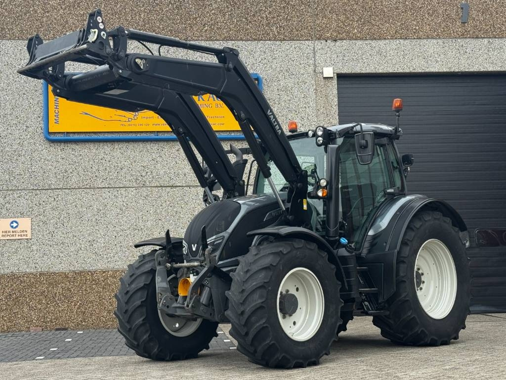 Valtra N174D, Frontlinkage + PTO, Frontloader, 3846 hours - Farm tractor: picture 1 Valtra N174D, Frontlinkage + PTO, Frontloader, 3846 hours - Farm tractor: picture 1