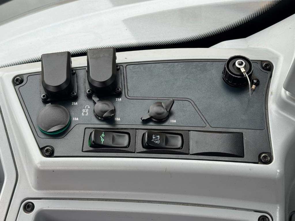 Farm tractor Valtra N174D, Frontlinkage + PTO, Frontloader, 3846 hours: picture 26 Farm tractor Valtra N174D, Frontlinkage + PTO, Frontloader, 3846 hours: picture 26