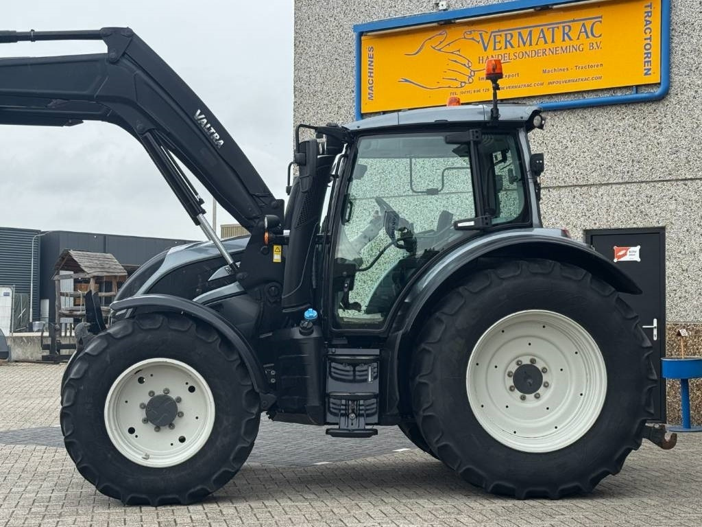 Valtra N174D, Frontlinkage + PTO, Frontloader, 3846 hours - Farm tractor: picture 3 Valtra N174D, Frontlinkage + PTO, Frontloader, 3846 hours - Farm tractor: picture 3