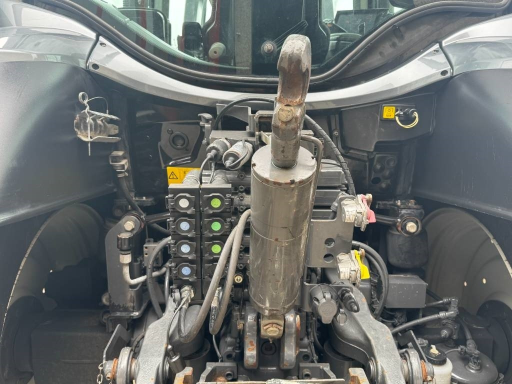 Farm tractor Valtra N174D, Frontlinkage + PTO, Frontloader, 3846 hours: picture 16 Farm tractor Valtra N174D, Frontlinkage + PTO, Frontloader, 3846 hours: picture 16