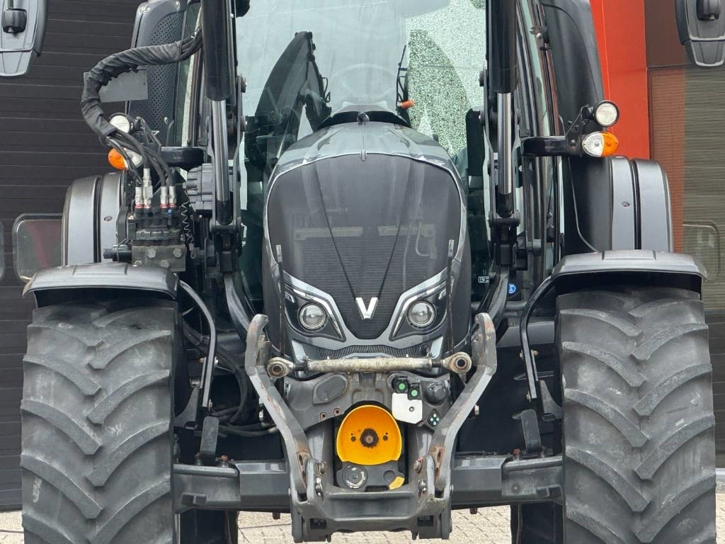 Farm tractor Valtra N174D, Frontlinkage + PTO, Frontloader, 3846 hours: picture 7 Farm tractor Valtra N174D, Frontlinkage + PTO, Frontloader, 3846 hours: picture 7