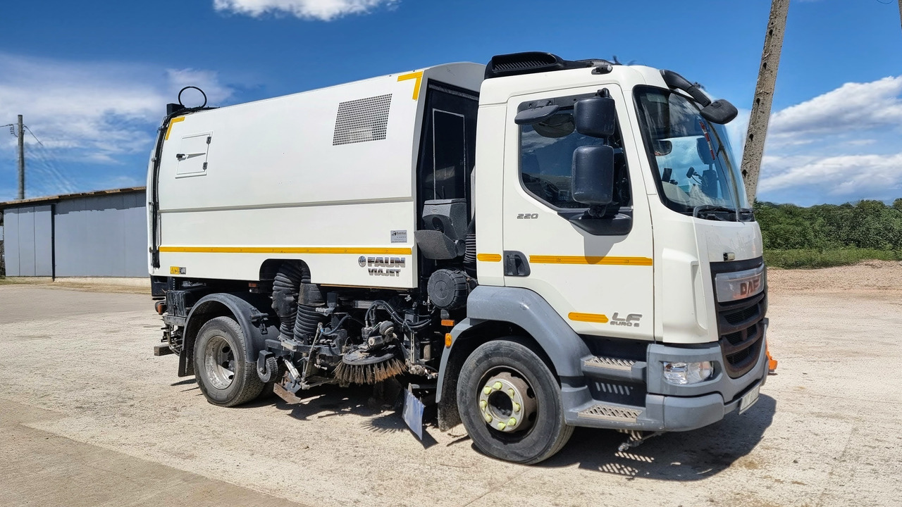 DAF LF220 - Road sweeper: picture 2 DAF LF220 - Road sweeper: picture 2