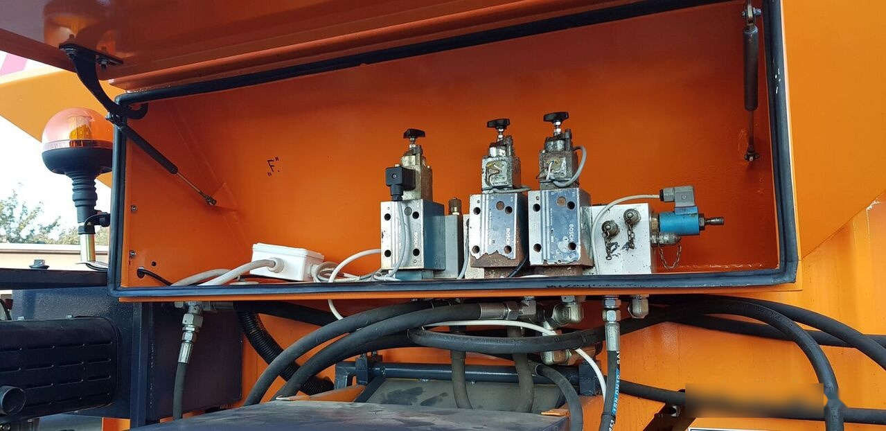 Sand/ Salt spreader for Municipal/ Special vehicle Schmidt KUPPER WEISSER 7m3: picture 8 Sand/ Salt spreader for Municipal/ Special vehicle Schmidt KUPPER WEISSER 7m3: picture 8